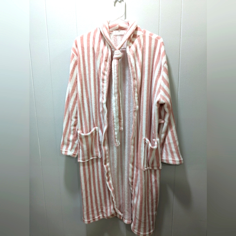 Misses Bathrobe. New. Size S-M. White And Pink